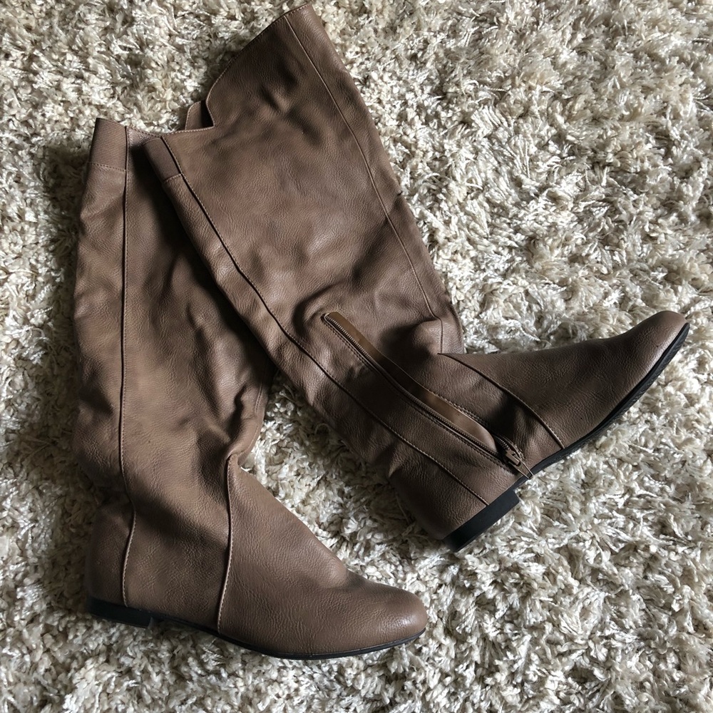 Fergie knee high flat boots New!